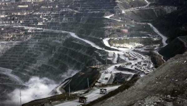 인도네시아 정부가 니켈에 이어 이어 보크사이트, 구리 등 다른 광물 원광 수출도 단계적으로 중단하겠다고 예고하면서 글로벌 시장이 적잖은 파장이 점쳐지고 있다. 사진=EPA/연합