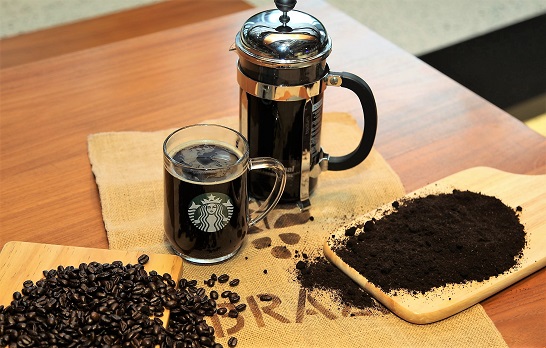 한국 스타벅스가 독보적인 전략으로 한국 커피시장을 압도하고 있다.