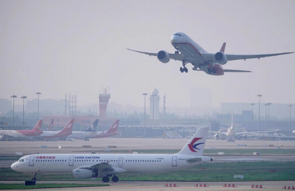 중국민용항공총국(CAAC)는 26일(현지시간) 브리핑을 통해  2022/23년 겨울 및 봄 항공 시즌(2022년 10월 30일~2023년 3월 25일)에 국내외 항공사들은 국제 여객 항공편 주 840편, 왕복 항공편 420편을 배정하기로 했다. 사진=바이두
