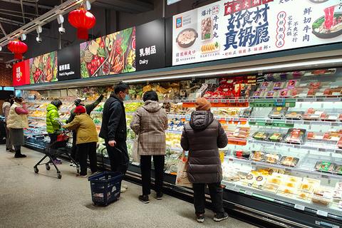중국은 작년 12월 초 '제로 코로나' 정책 철회 이후 급속하게 확산했던 코로나19 감염이 크게 줄어들면서 소비가 크게 늘었다. 사진=차이신