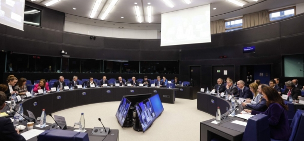 유럽연합(EU) 회원국들은 18일 프랑스 스트라스부르에 열리는 유럽의회 월례 회의에서 EU 반도체법의 예산 관련 세부 내용을 협의한 뒤 최종 승인할 예정이다. 사진=AFP/연합
