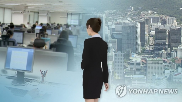 한국의 기업 여성임원 비율은 12.8%로 OECD 회원국 가운데 꼴찌다. 이미지=연합뉴스