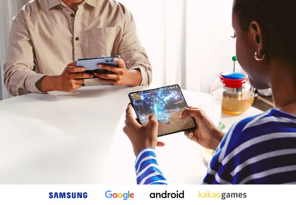 삼성전자는 구글, 카카오게임즈와 협업으로 갤럭시 Z 폴드5 등 최신 스마트폰에서 '아레스: 라이즈 오브 가디언즈' 게임 이용을 최적화했다.